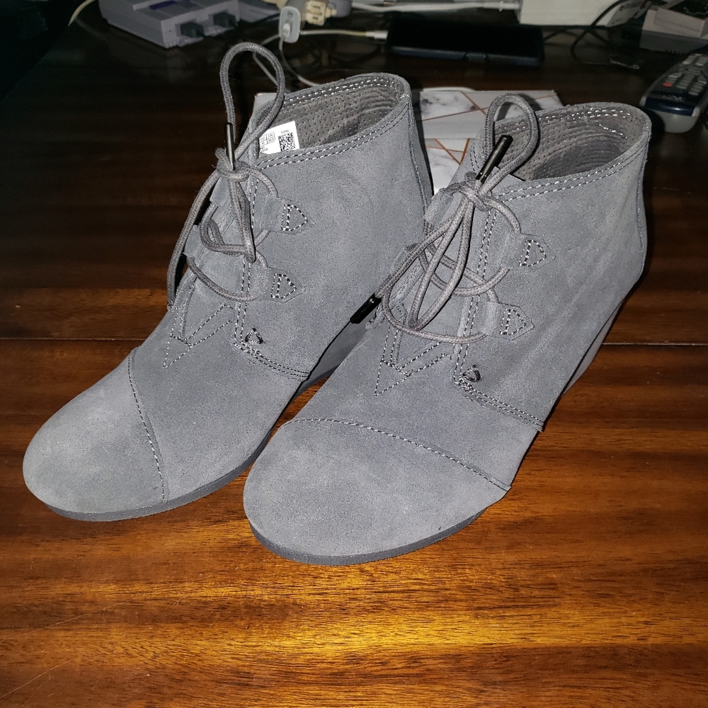 Tom's wedge gray boots sz 9.5